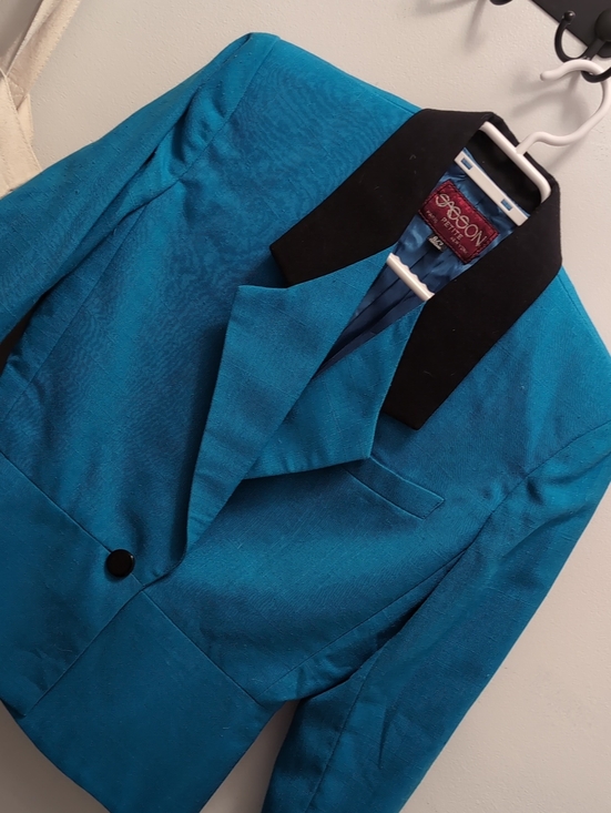 Vintage Jackets & Blazers - 80s Vintage Sasson Blazer And Matching Pencil Skirt with Black Notch Lapel